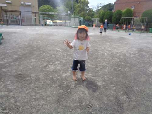 【ぴよ・わん　２歳児クラス】水遊び、泥遊び大好き！！